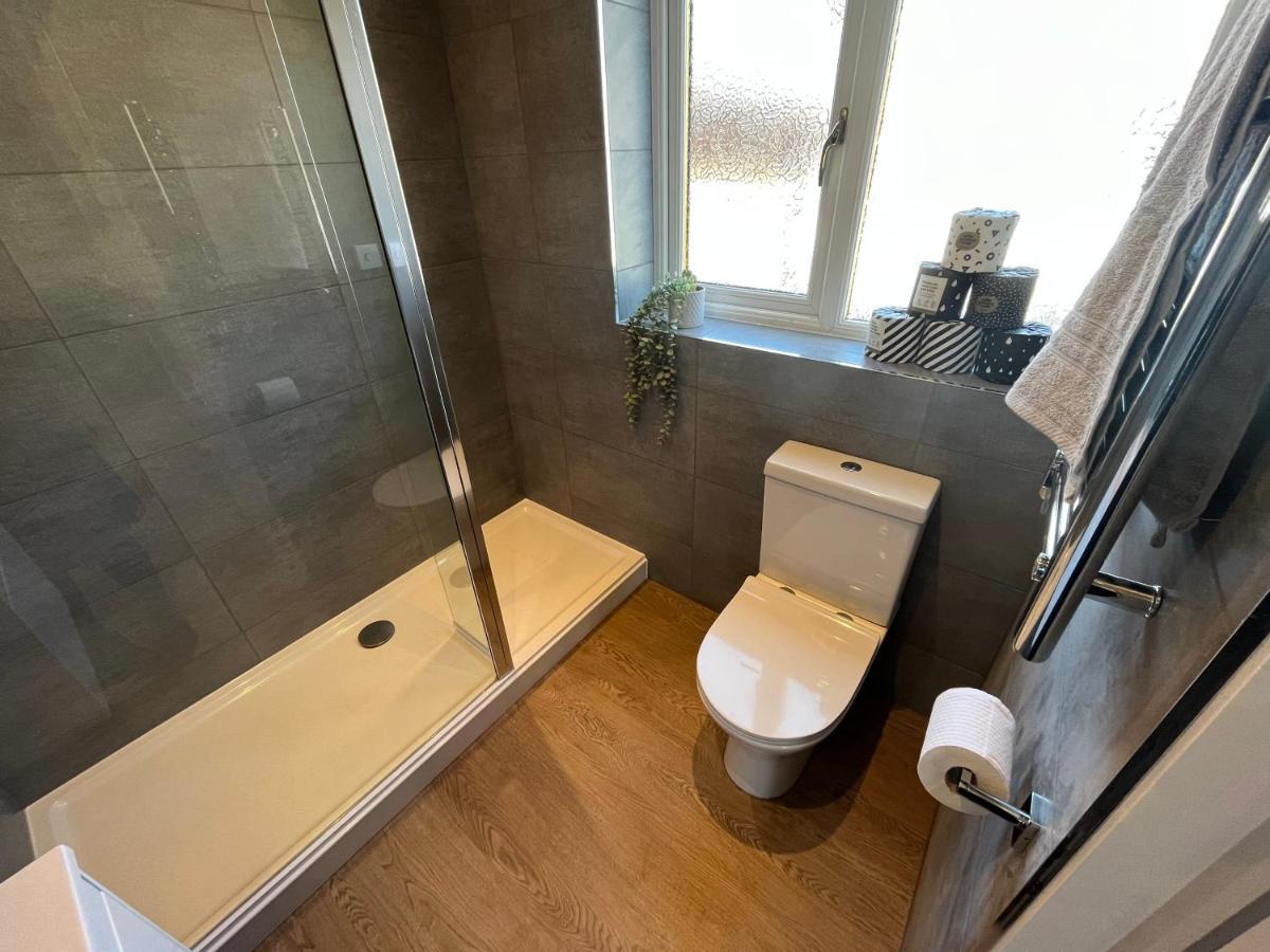 Contemporary 1 Bedroom Apartment Normanton  Екстер'єр фото