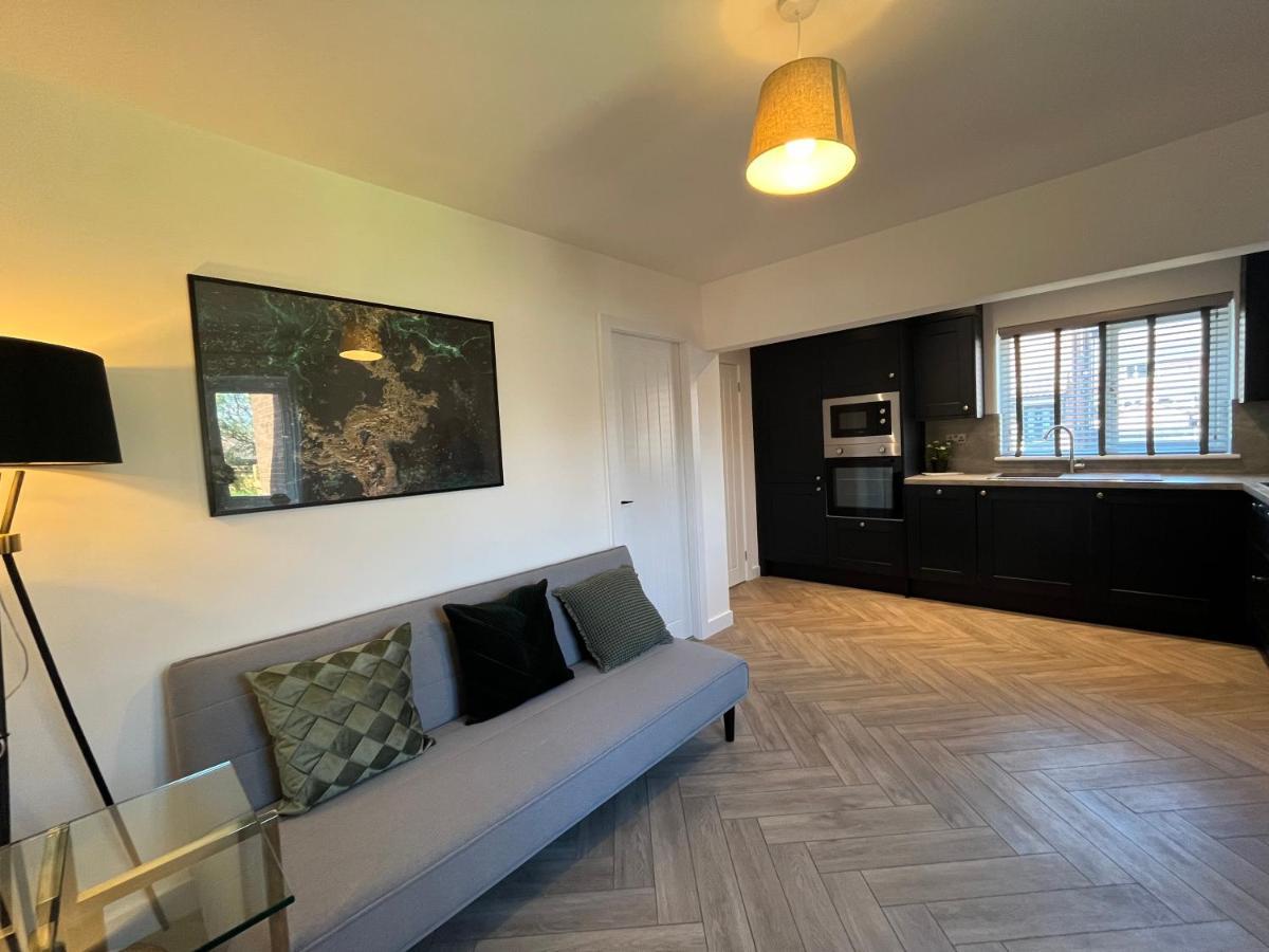Contemporary 1 Bedroom Apartment Normanton  Екстер'єр фото