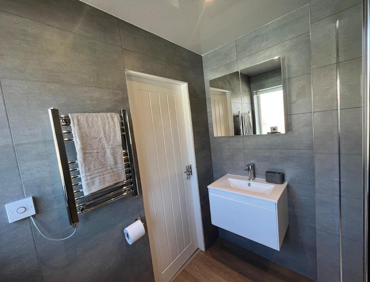 Contemporary 1 Bedroom Apartment Normanton  Екстер'єр фото