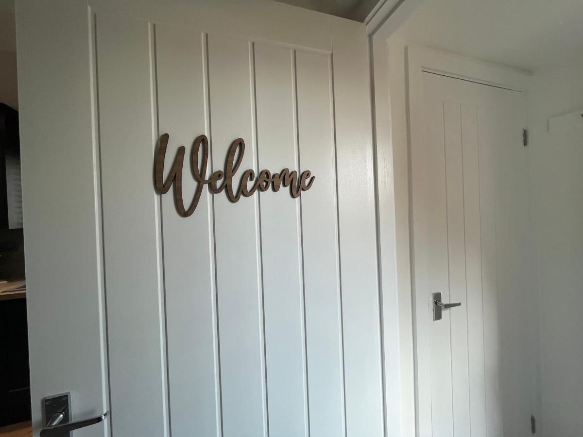Contemporary 1 Bedroom Apartment Normanton  Екстер'єр фото